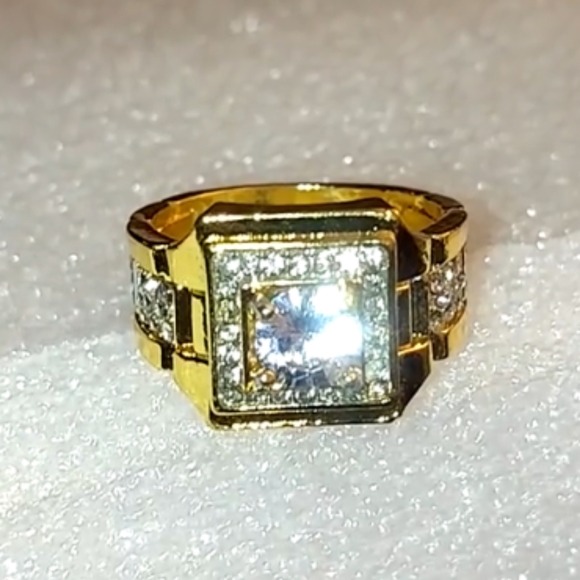 Iced out Hip-hop unisex ring size 7 gold plated with cubic zirconia stones - Picture 6 of 6